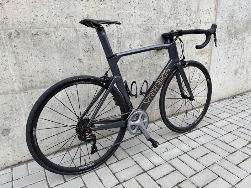 Karbonová aero silnička, vel 55, sada Shimano 105 2x11 