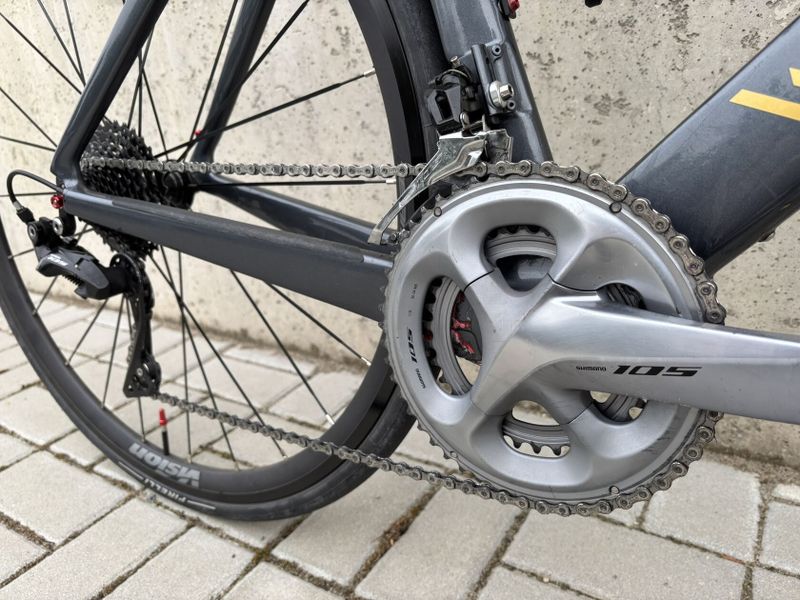 Karbonová aero silnička, vel 55, sada Shimano 105 2x11 