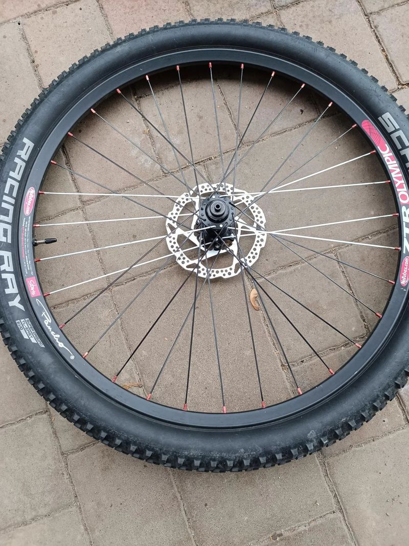 Zapletená kola DT Swiss 240 + ZTR Pancho