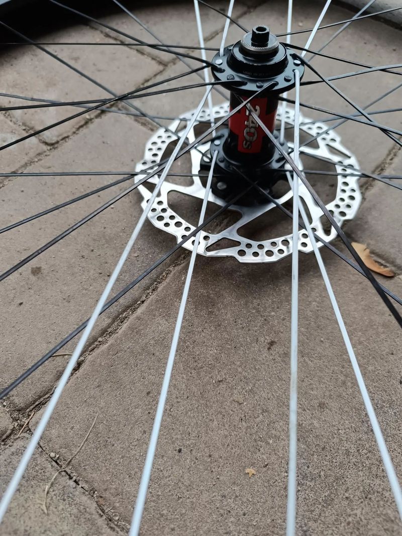 Zapletená kola DT Swiss 240 + ZTR Pancho