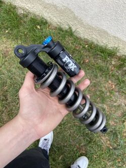 Fox van Performance Titan pružina 220mm