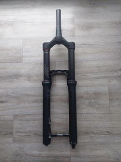 Vidlice RockShox Domain RC - Crown