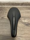 Sedlo Fizik Terra Argo X3 140mm s titanovými lyžinami