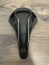 Sedlo Fizik Terra Argo X3 140mm s titanovými lyžinami