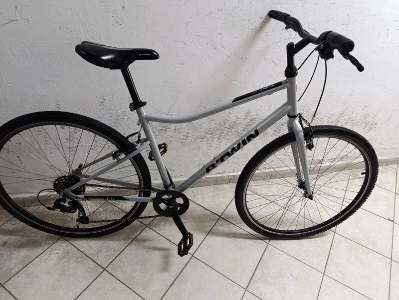 Starší renovované jízdní kolo krosové - trekingové pánské 28" BTwin RiberSide 120