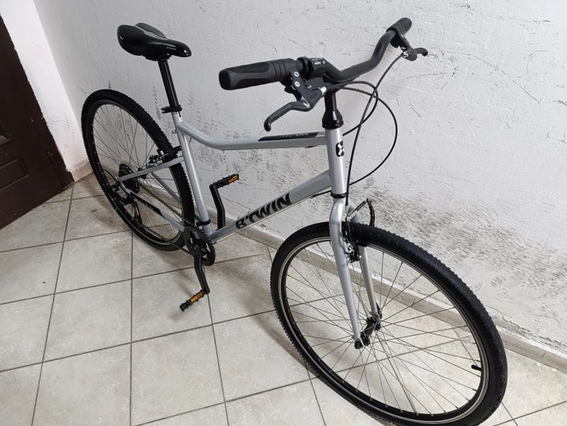 Starší renovované jízdní kolo krosové - trekingové pánské 28" BTwin RiberSide 120