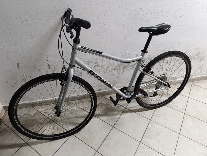 Starší renovované jízdní kolo krosové - trekingové pánské 28" BTwin RiberSide 120