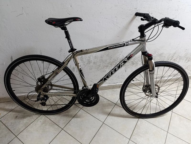 Starší renovované jízdní kolo krosové - trekingové pánské 28" Kellys EXQUISITE