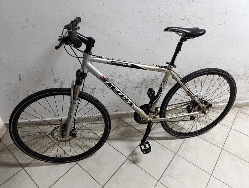 Starší renovované jízdní kolo krosové - trekingové pánské 28" Kellys EXQUISITE