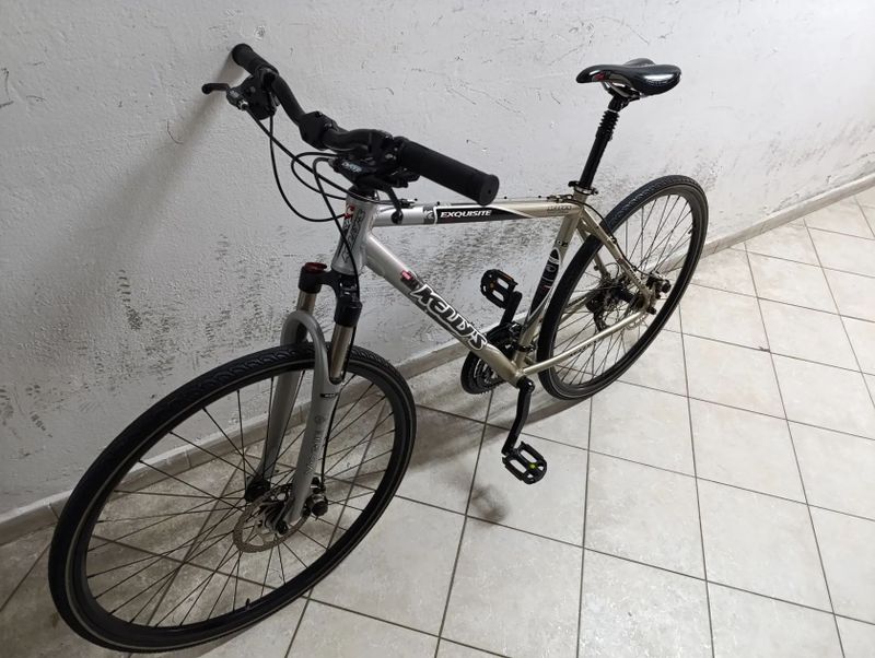 Starší renovované jízdní kolo krosové - trekingové pánské 28" Kellys EXQUISITE