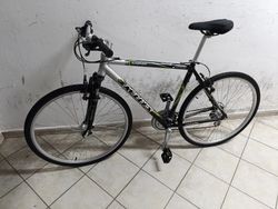 Starší renovované jízdní kolo krosové - trekingové pánské 28" Kellys Saphix