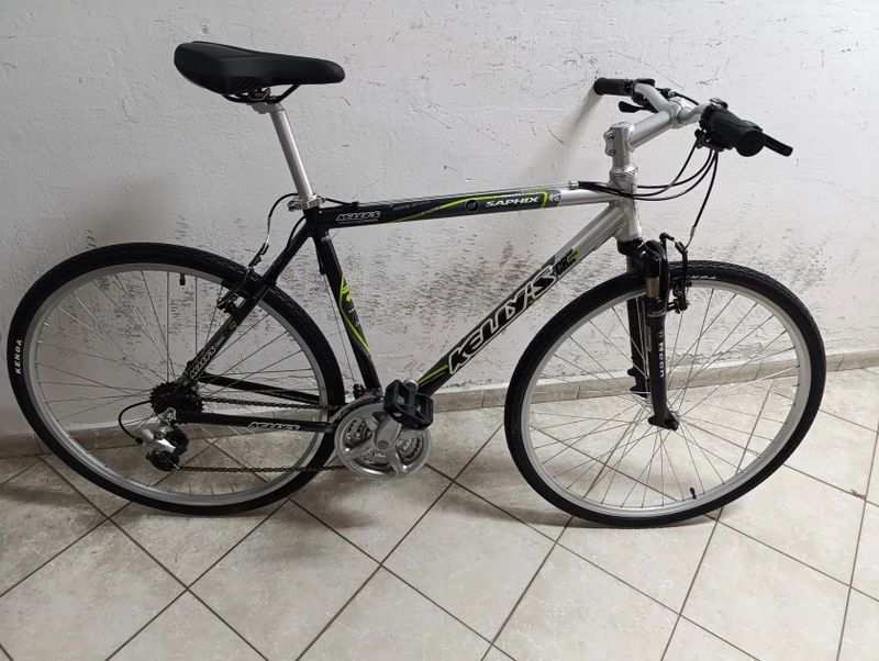 Starší renovované jízdní kolo krosové - trekingové pánské 28" Kellys Saphix