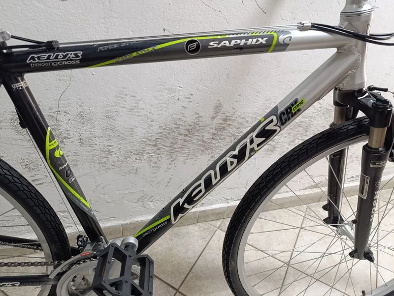 Starší renovované jízdní kolo krosové - trekingové pánské 28" Kellys Saphix