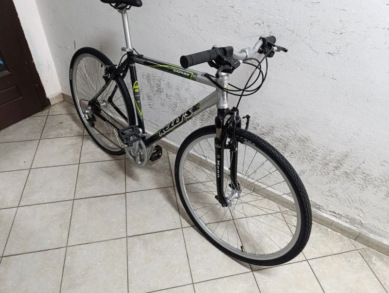 Starší renovované jízdní kolo krosové - trekingové pánské 28" Kellys Saphix