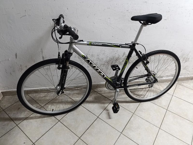 Starší renovované jízdní kolo krosové - trekingové pánské 28" Kellys Saphix