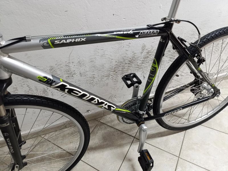 Starší renovované jízdní kolo krosové - trekingové pánské 28" Kellys Saphix