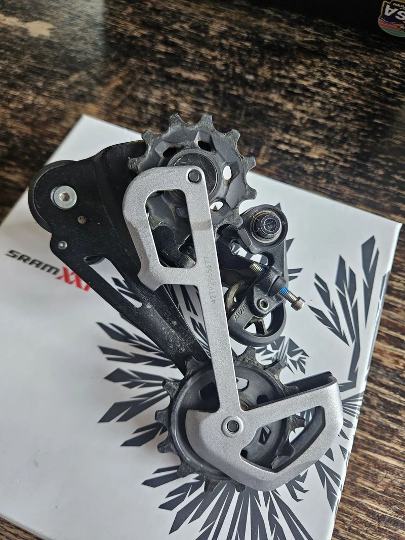 Přehazovačka SRAM GX Eagle, 12s lunar pro kazetu do 10-52z 