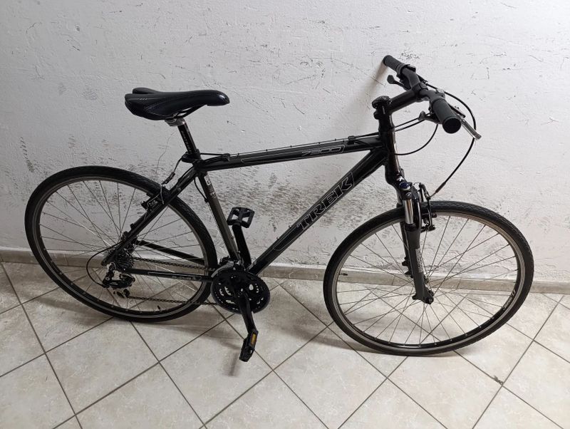 Starší renovované jízdní kolo krosové - trekingové pánské 28" Trek 7300