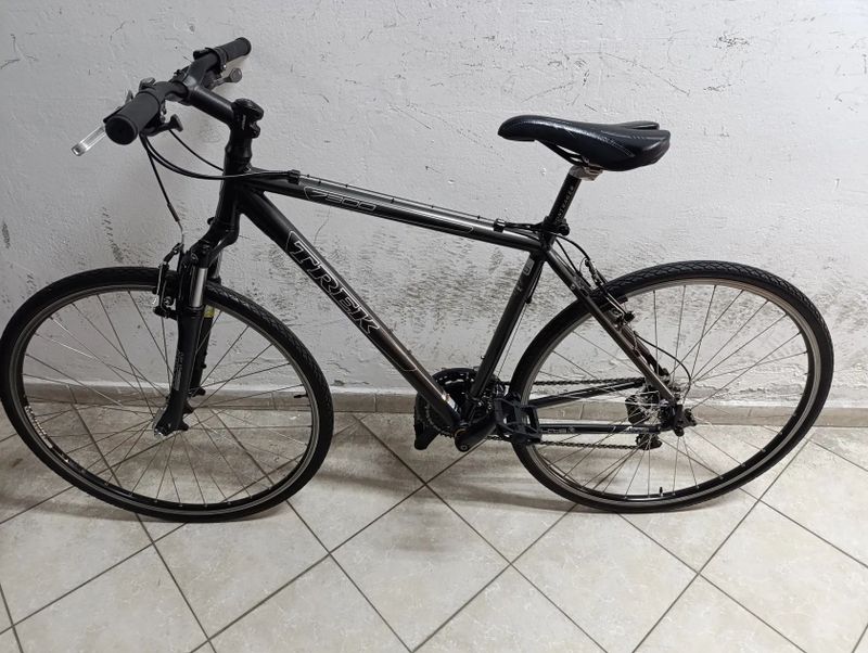 Starší renovované jízdní kolo krosové - trekingové pánské 28" Trek 7300