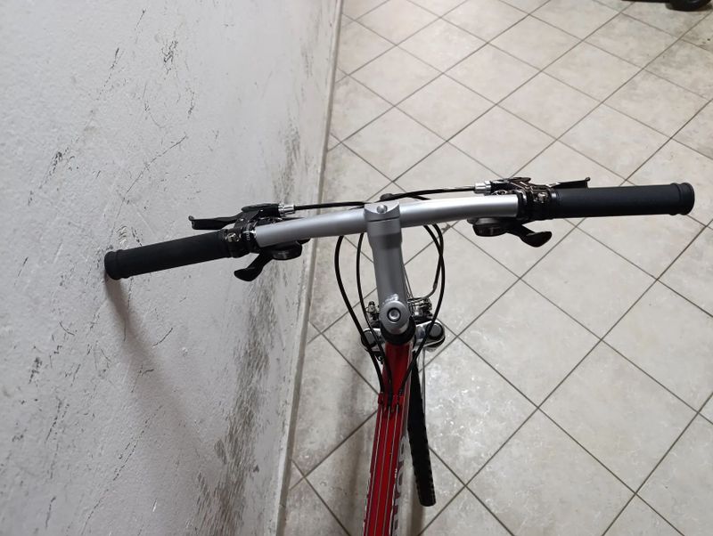 Starší renovované jízdní kolo krosové - trekingové pánské 28" Author Stratos SX