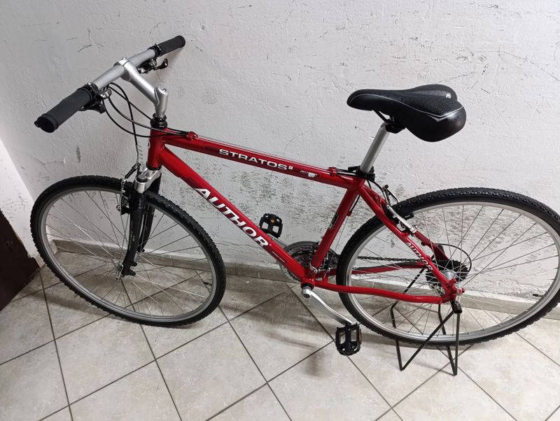 Starší renovované jízdní kolo krosové - trekingové pánské 28" Author Stratos SX