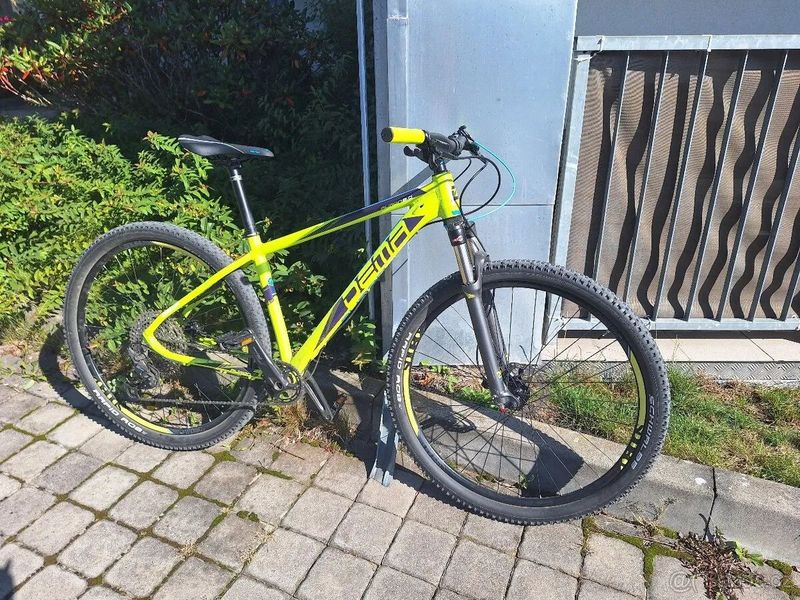 Prodám horské kolo na rámu Dema, velikost M, kola 29´´