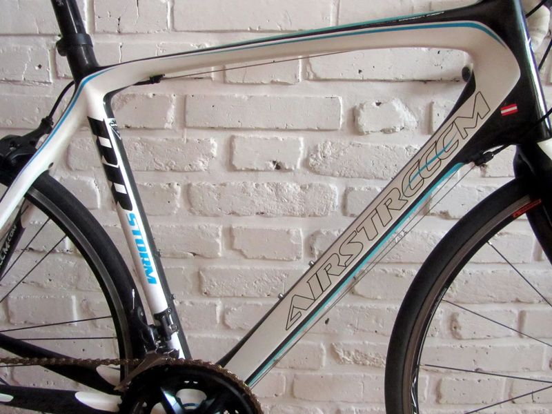 AIRSTREEM STORM na Shimano ULTEGRA 8000, 56 cm. Super stav