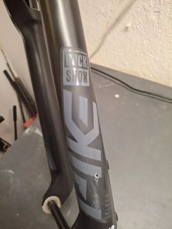 Prodám Rock Shox Pike select 140mm 29" s patronou Charger 2.1 RC2