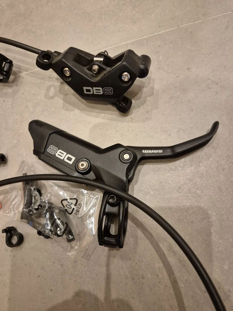 Brzdová sada SRAM DB8
