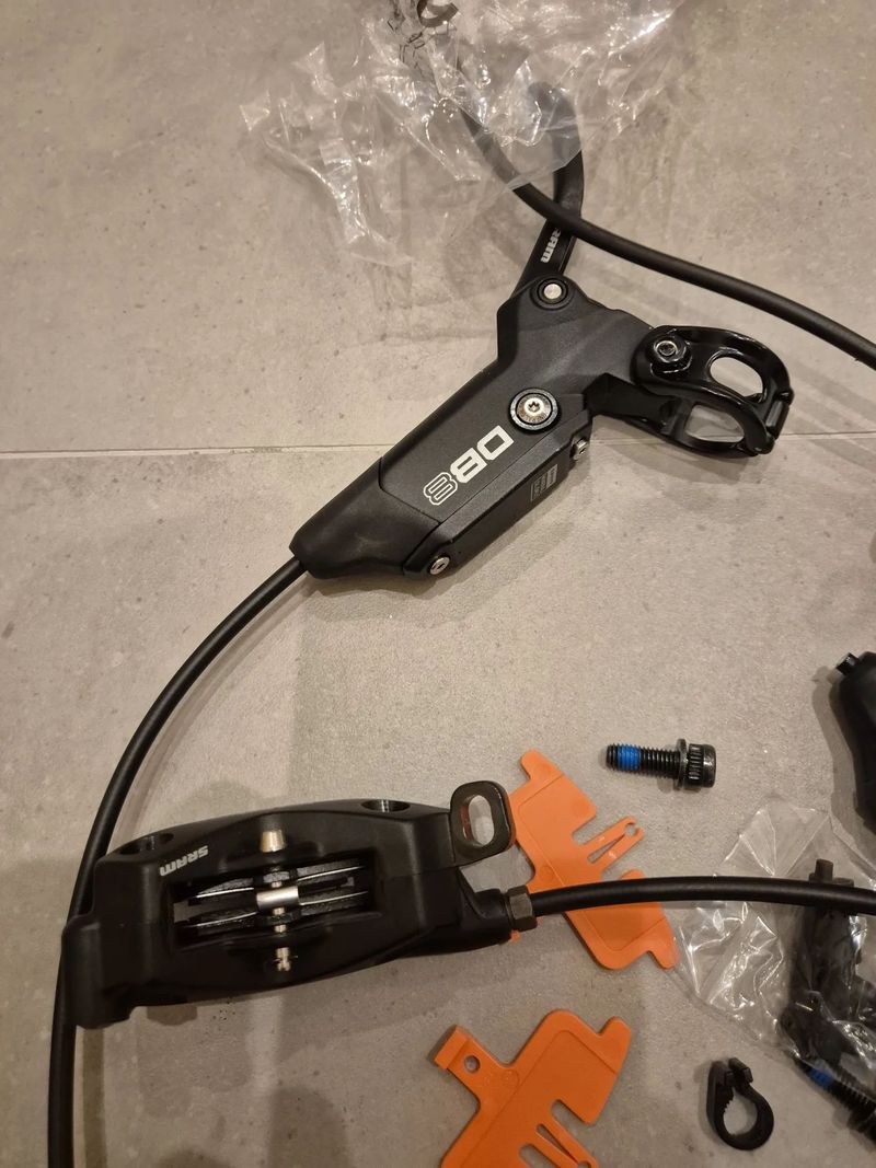 Brzdová sada SRAM DB8