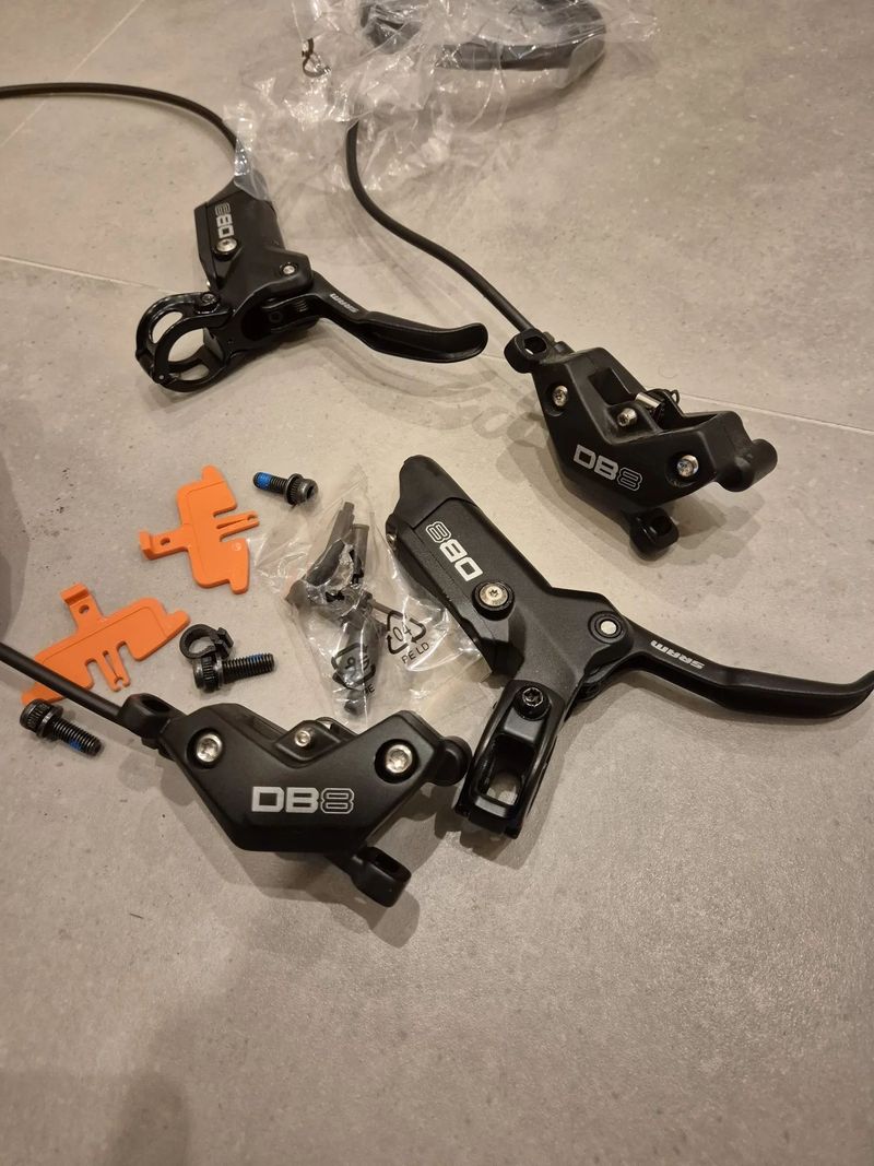 Brzdová sada SRAM DB8