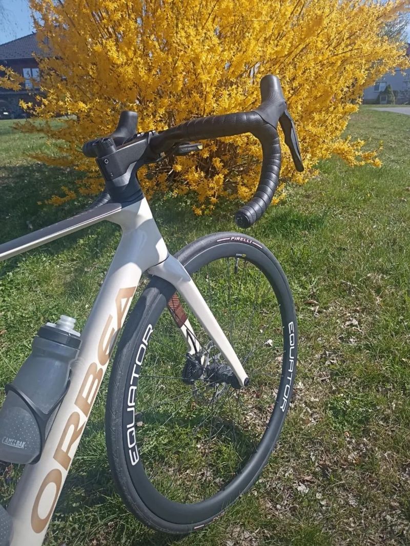 Silniční kolo Orbea Orca M30i - Shimano Di2, wattmetr InPeak, karbonová kola Equator 35 mm 