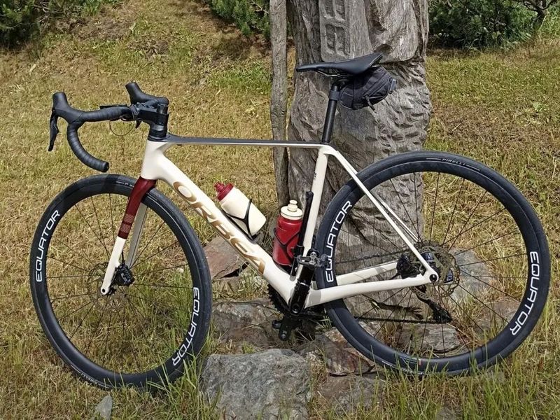 Silniční kolo Orbea Orca M30i - Shimano Di2, wattmetr InPeak, karbonová kola Equator 35 mm 