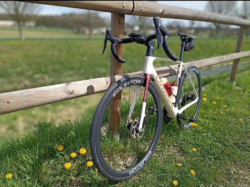 Silniční kolo Orbea Orca M30i - Shimano Di2, wattmetr InPeak, karbonová kola Equator 35 mm 