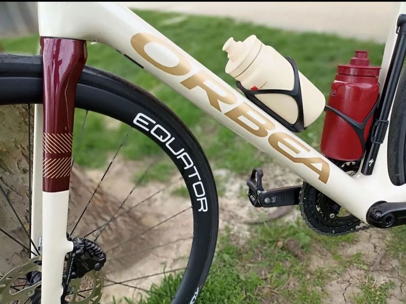 Silniční kolo Orbea Orca M30i - Shimano Di2, wattmetr InPeak, karbonová kola Equator 35 mm 