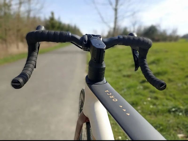 Silniční kolo Orbea Orca M30i - Shimano Di2, wattmetr InPeak, karbonová kola Equator 35 mm 