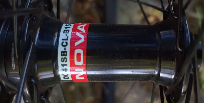 kola 29", 32 drátů, boost, Micro Spline, CL, náboje Novatec, včetně kotoučů, jako nová