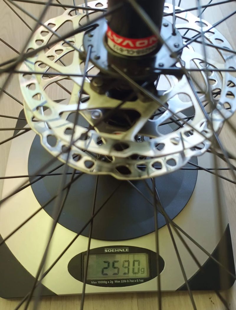 kola 29", 32 drátů, boost, Micro Spline, CL, náboje Novatec, včetně kotoučů, jako nová