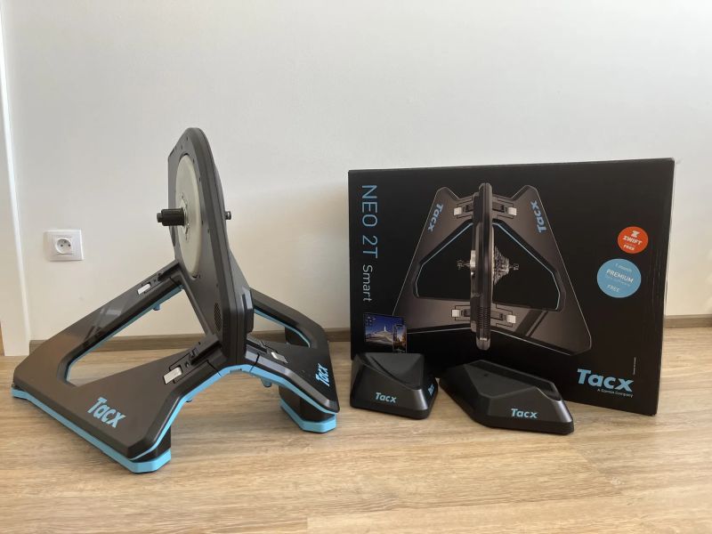 TACX NEO 2T (včetně Motion plates), zánovní v záruce