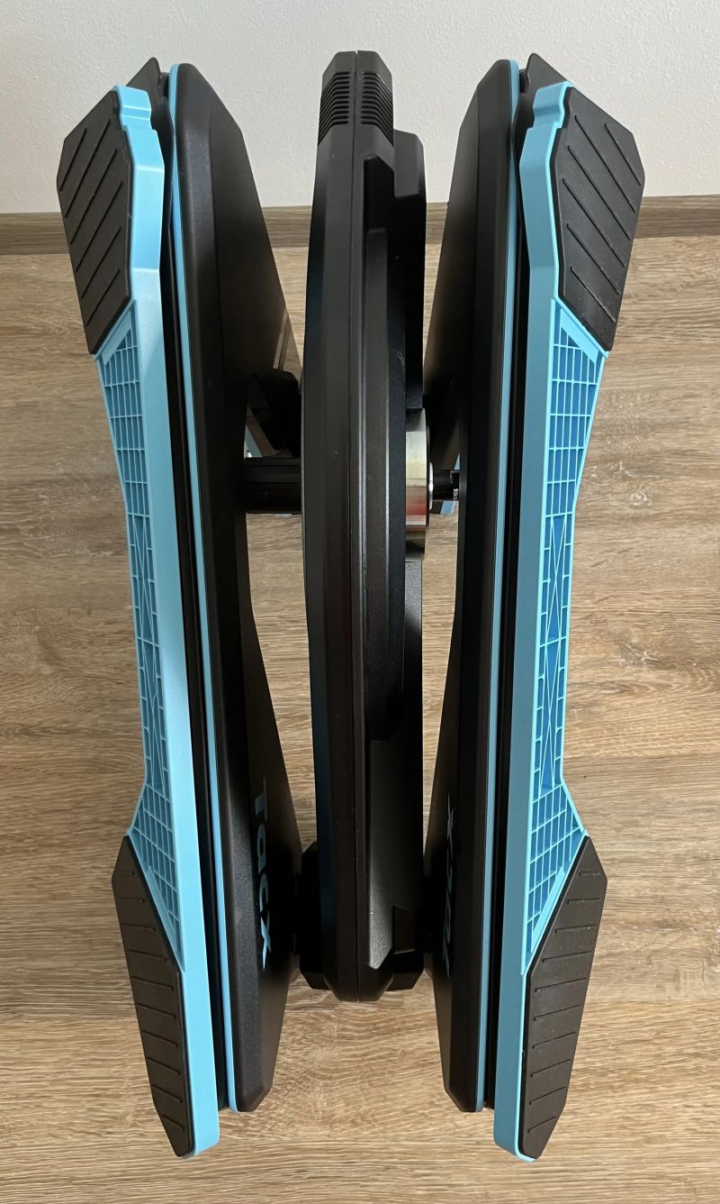 TACX NEO 2T (včetně Motion plates), zánovní v záruce