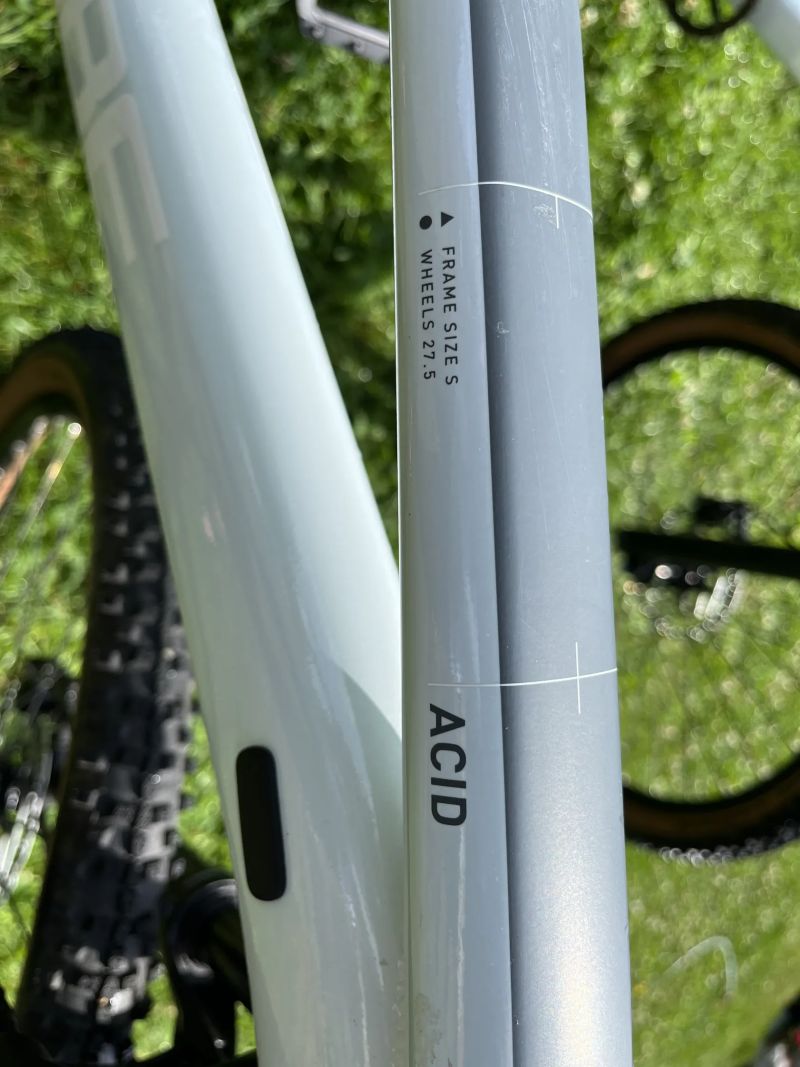 Horské kolo CUBE ACID S (16'') 2022 frostwhite’n’ black