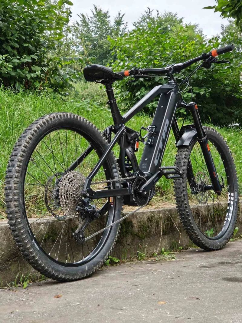 Bicykel E-bike exkluzívny CTM SWITCH PRO / FACELIFT Čierna farba /