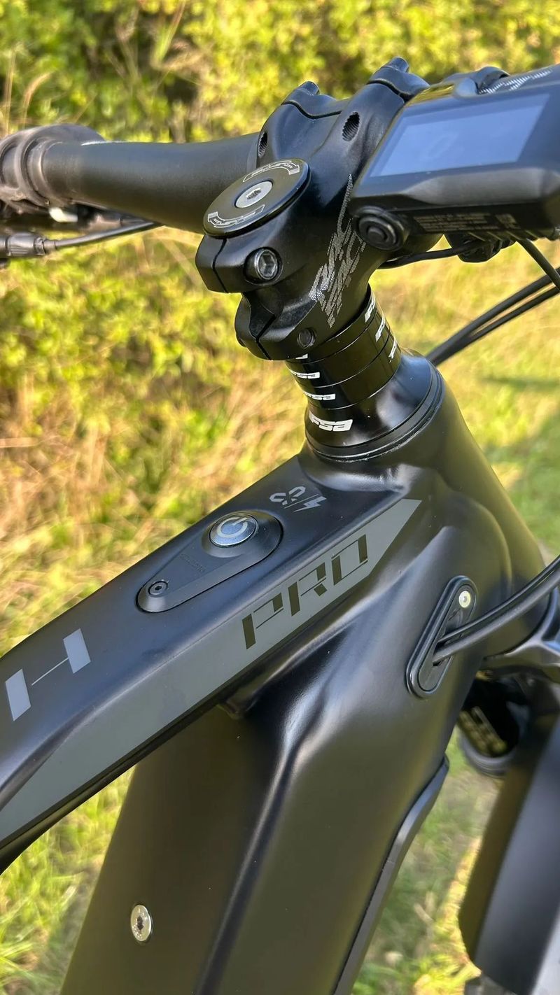 Bicykel E-bike exkluzívny CTM SWITCH PRO / FACELIFT Čierna farba /