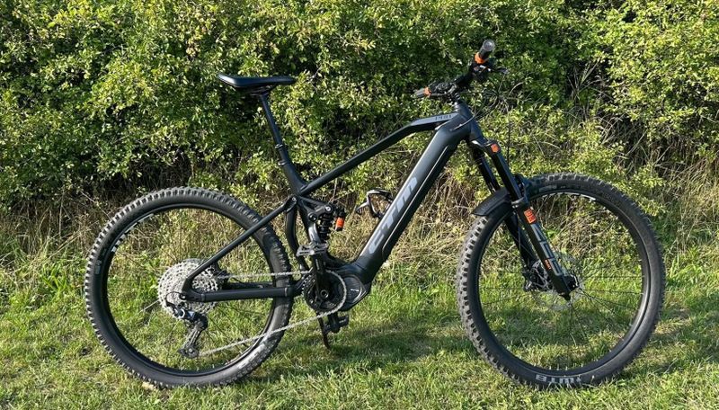 Bicykel E-bike exkluzívny CTM SWITCH PRO / FACELIFT Čierna farba /