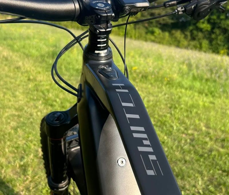 Bicykel E-bike exkluzívny CTM SWITCH PRO / FACELIFT Čierna farba /