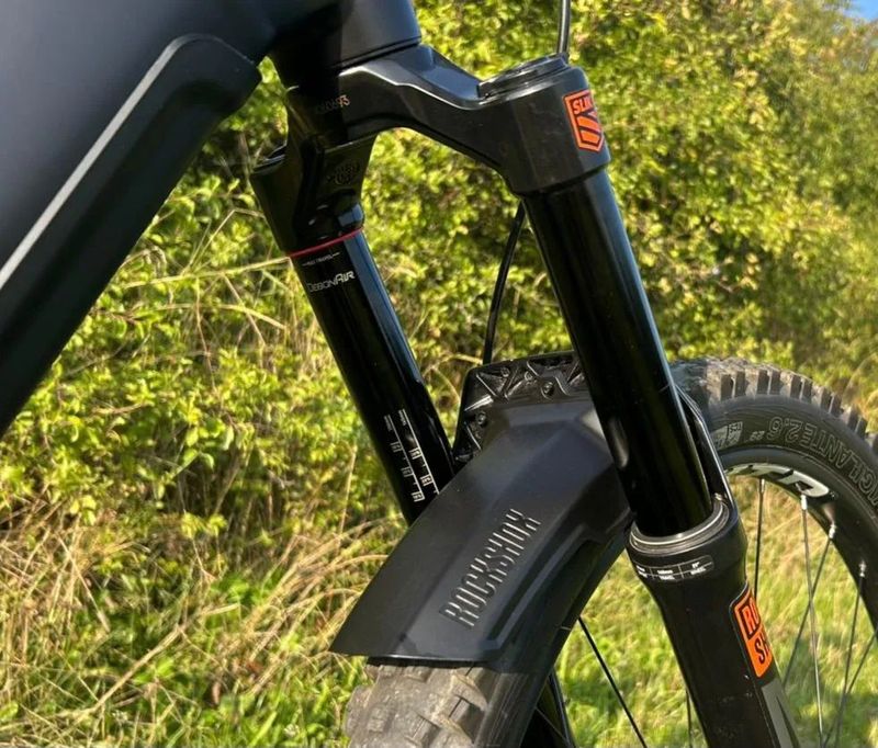 Bicykel E-bike exkluzívny CTM SWITCH PRO / FACELIFT Čierna farba /