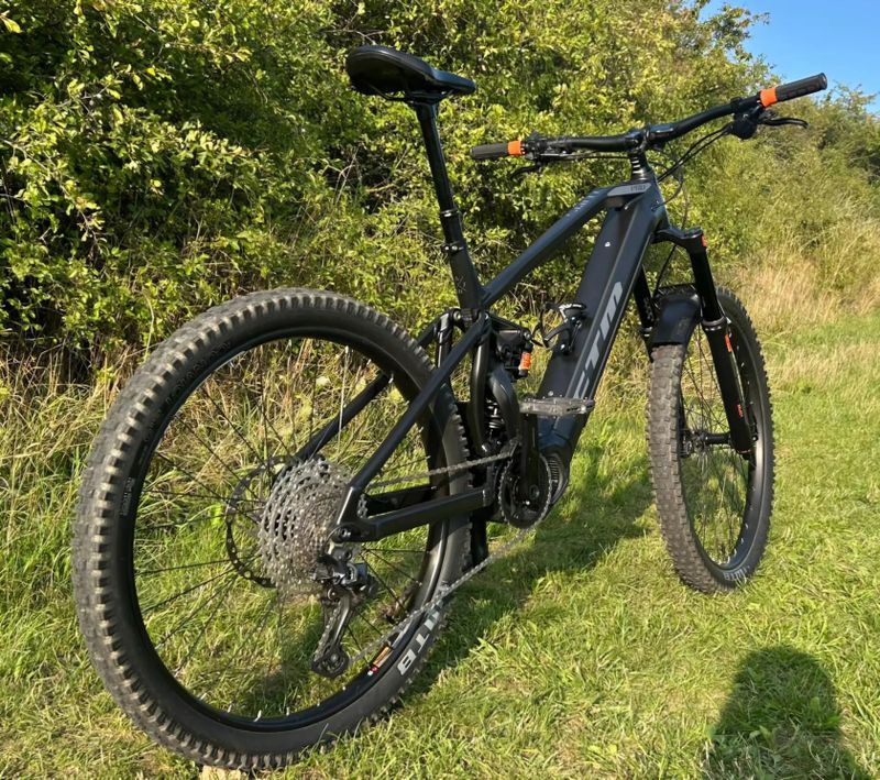 Bicykel E-bike exkluzívny CTM SWITCH PRO / FACELIFT Čierna farba /