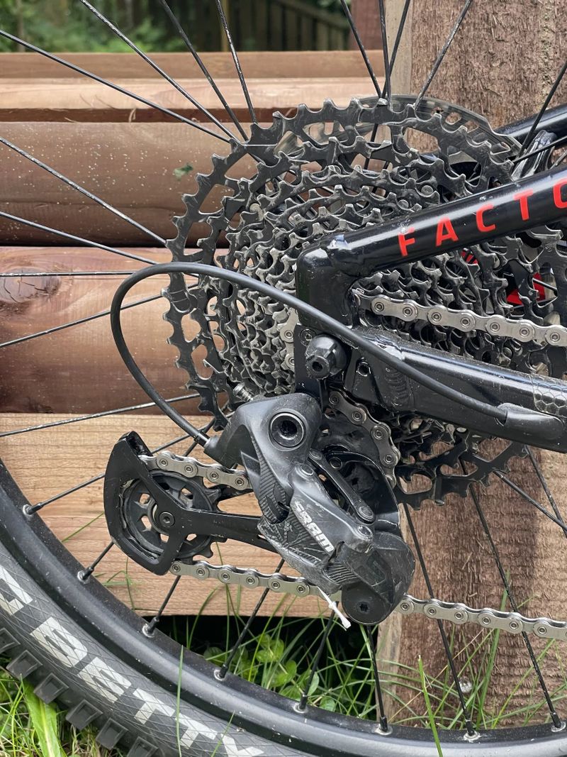 Mondraker Factor 24, dětské celopéro od 130cm