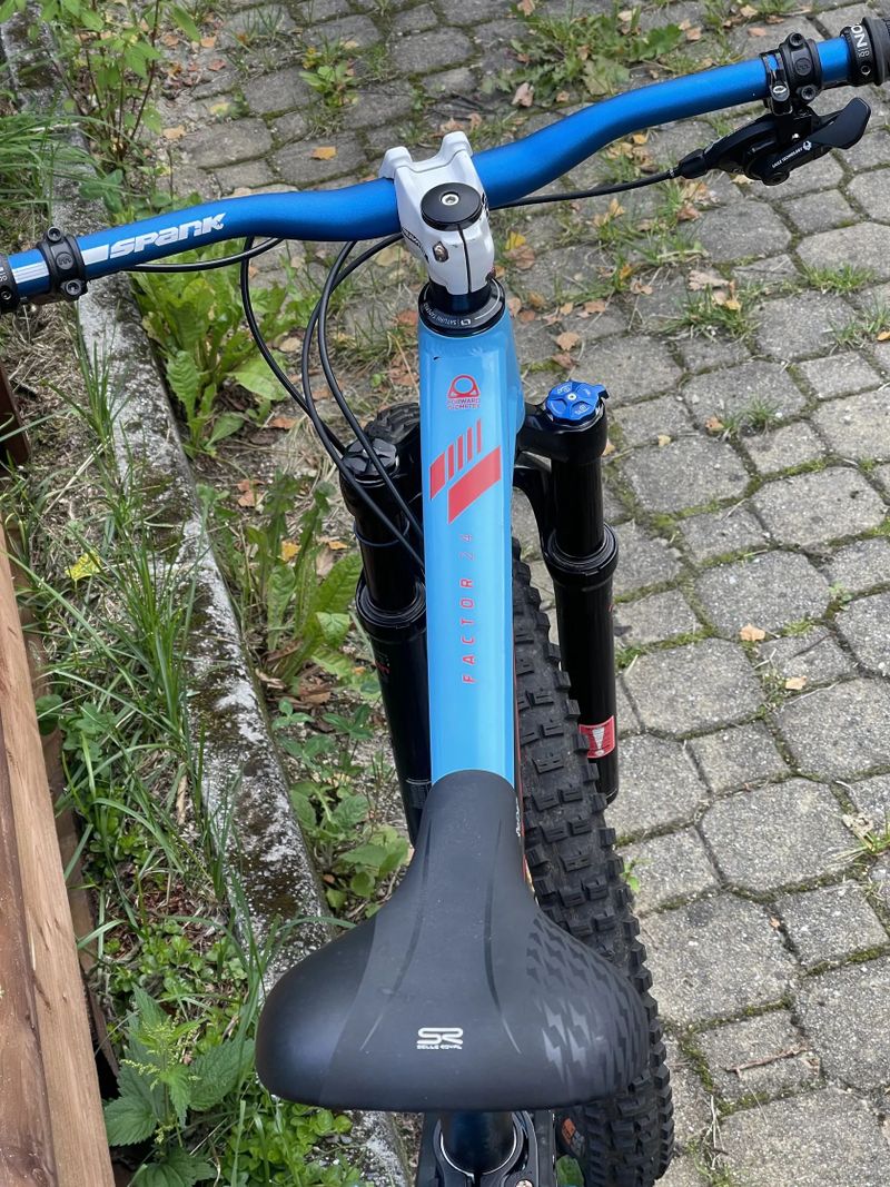 Mondraker Factor 24, dětské celopéro od 130cm