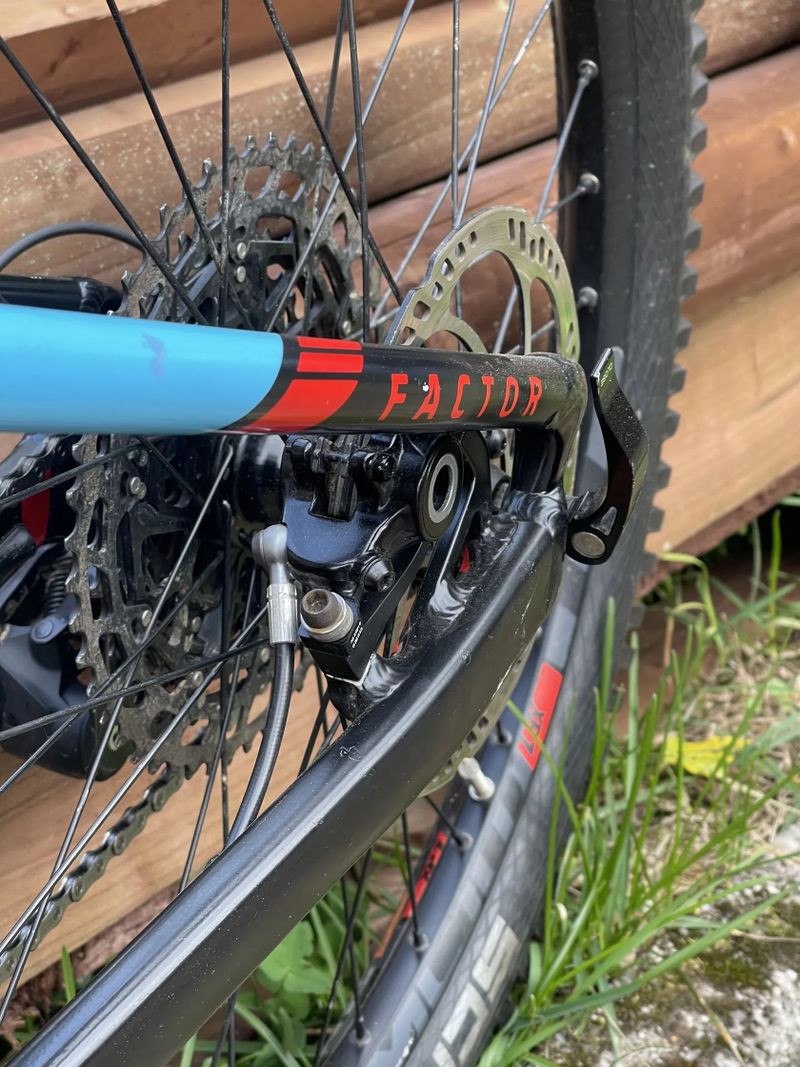 Mondraker Factor 24, dětské celopéro od 130cm
